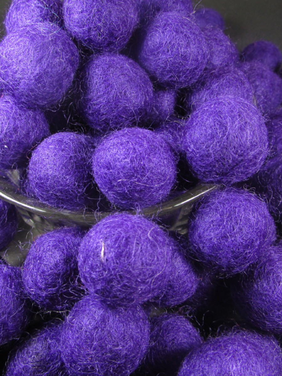 Felt ball 2cm Violet color craft bead Nepal - F84